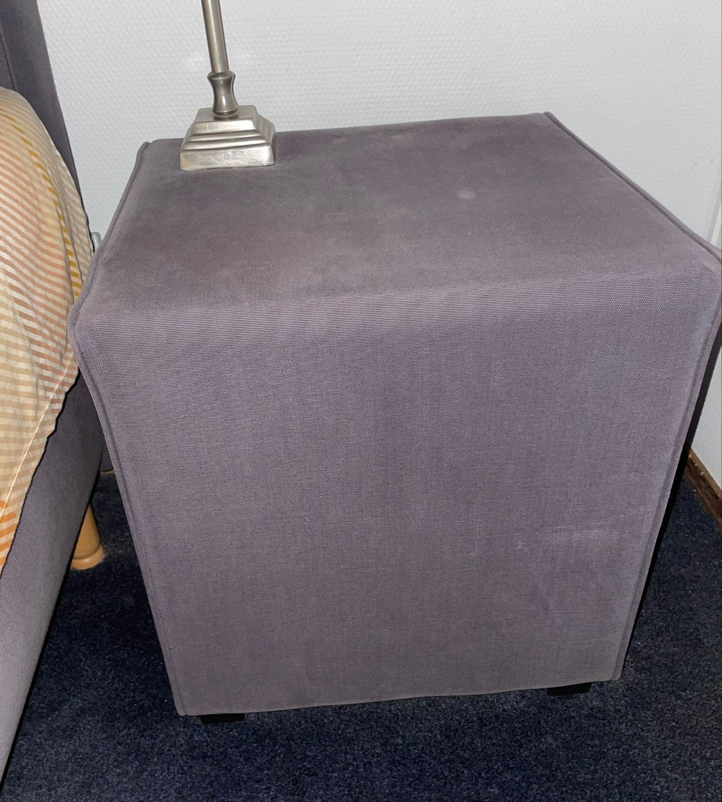 2x Nachtkastje/bijzettafel - Grijs, Huis en Inrichting, Slaapkamer | Nachtkastjes, Ophalen, Overige materialen, Gebruikt, 55 tot 70 cm