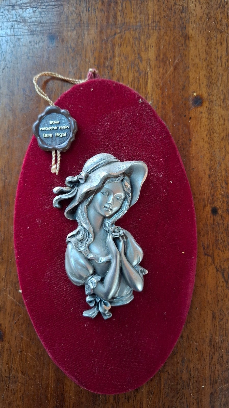Vintage Tinnen Wanddecoratie Dame op Rood Fluweel, Ophalen of Verzenden