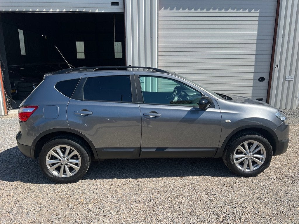 Nissan Qashqai 1.6 360 CAM PANORAMADAK.LEER.TREKHAAK!, Auto's, Nissan, Voorwielaandrijving, Euro 5, Zwart, 4 cilinders