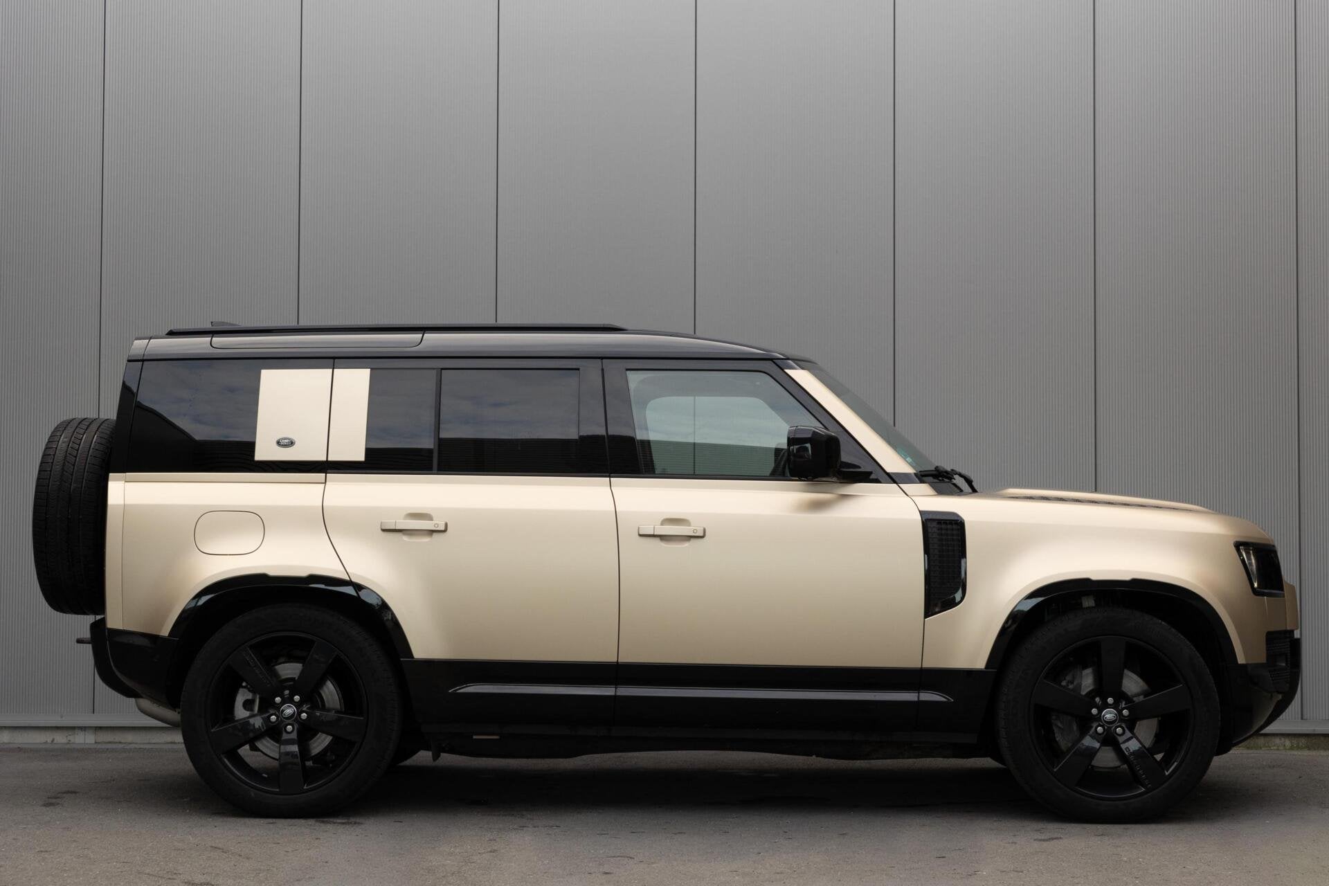 Land Rover | Defender 3.0 D250 110 MHEV SE | Luchtvering | G, Auto's, Automaat, 249 pk, Gebruikt, Zwart