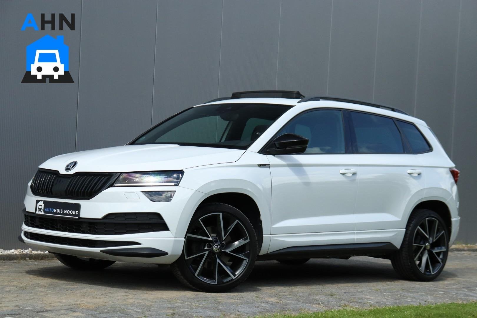 Skoda Karoq 1.5 TSI / 150 PK / Black Edition / DSG / Sportli, Auto's, Stof, 4 cilinders, 150 pk, Wit