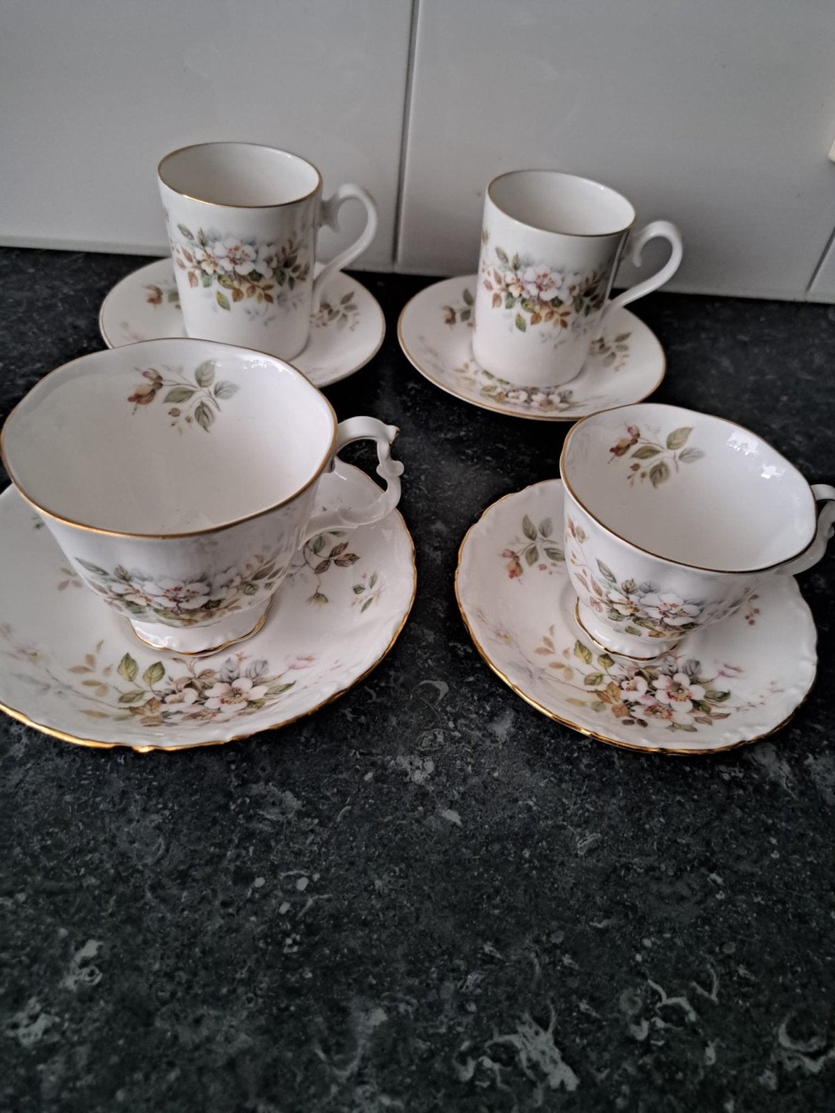 Royal Albert Kopjes en Schotels, Klassiek, Ophalen of Verzenden, Zo goed als nieuw, Kop(pen) en/of Schotel(s)
