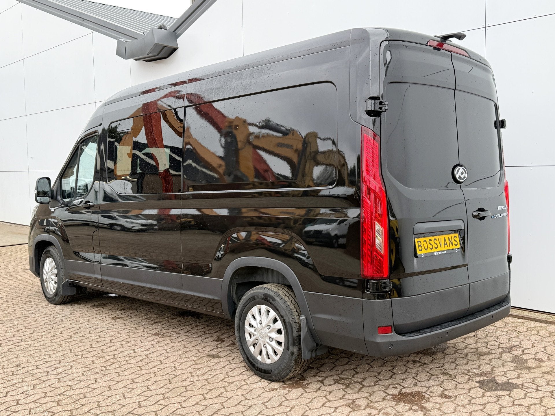 Maxus eDeliver 9 77kWh 204PK Nieuw model! Dubbele Cabine 7 S, Auto's, Stof, Gebruikt, Maxus, 7 stoelen
