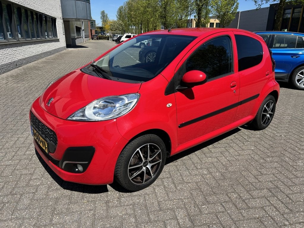Peugeot 107 1.0 Active AIRCO LMV ELKT-PKKT. (bj 2012), Euro 5, Stof, Gebruikt, 4 stoelen