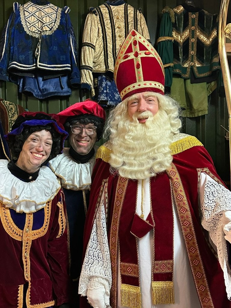Sint en Pieten kostuums te huur incl. grim. en Sint Bezoek, Diversen, Ophalen of Verzenden, Nieuw