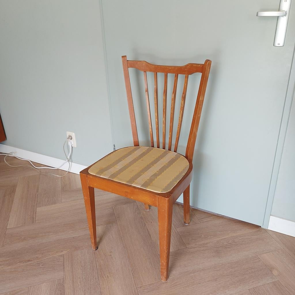 Antieke houten stoel, Ophalen