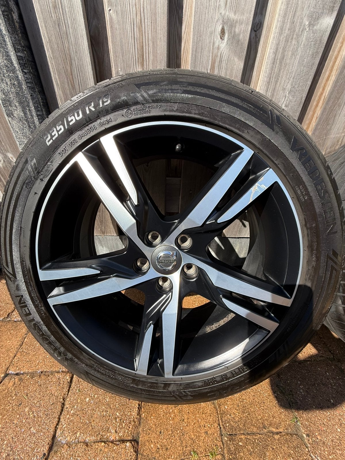 Orginele Volvo XC40 Double Spoke Black Diamont 19 inch, Auto-onderdelen, Banden en Velgen, Gebruikt, Banden en Velgen, 235 mm