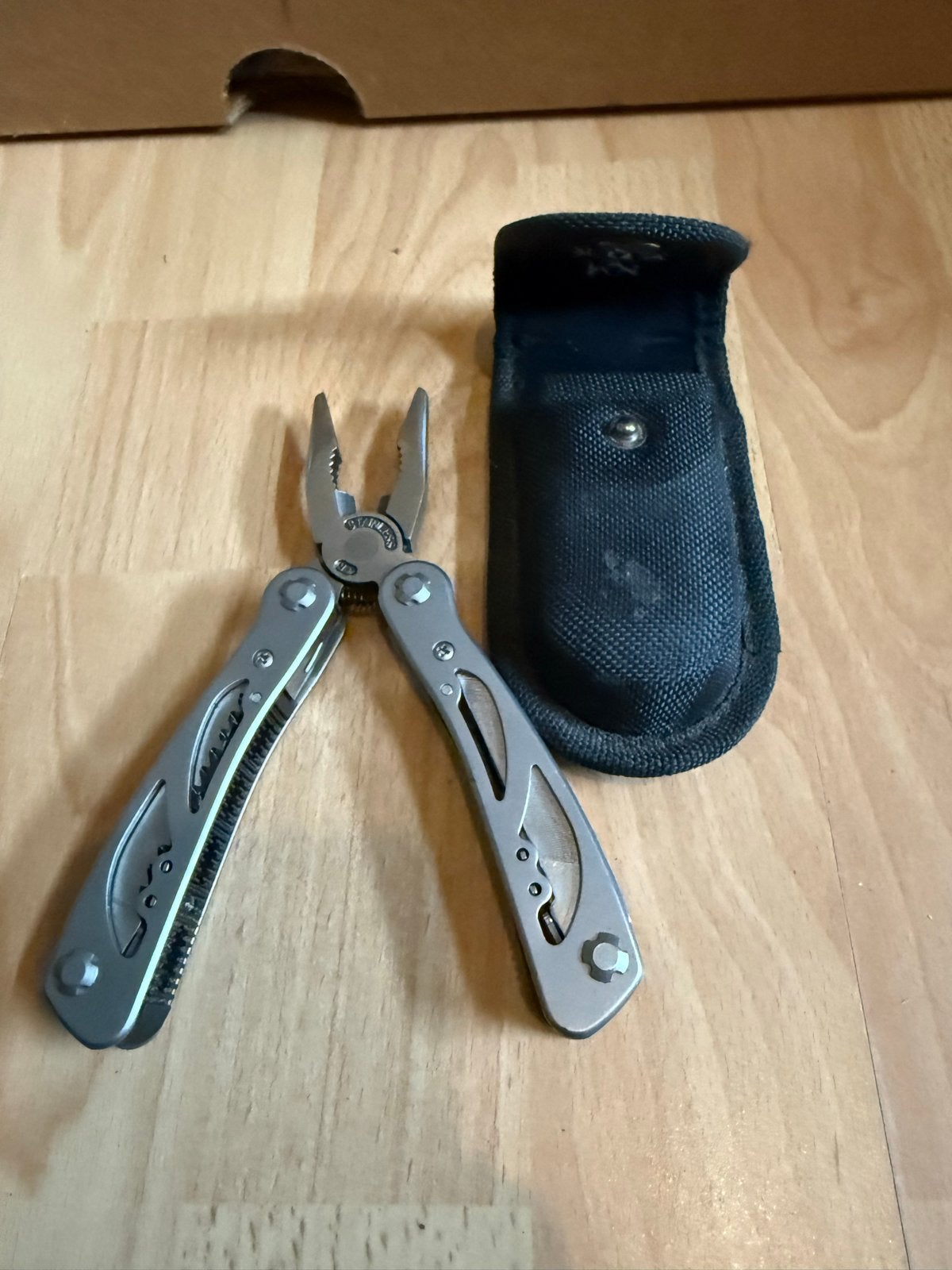 Multitool zakmes met tang en toebehoren, Ophalen of Verzenden, Gebruikt, Multitool