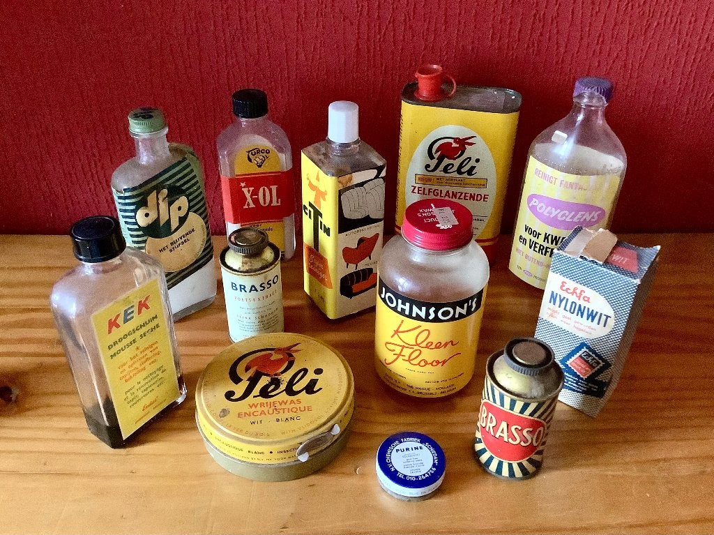Rieten mand met schoonmaakmiddelen uit de jaren 50, Antiek en Kunst, Curiosa en Brocante, Ophalen of Verzenden