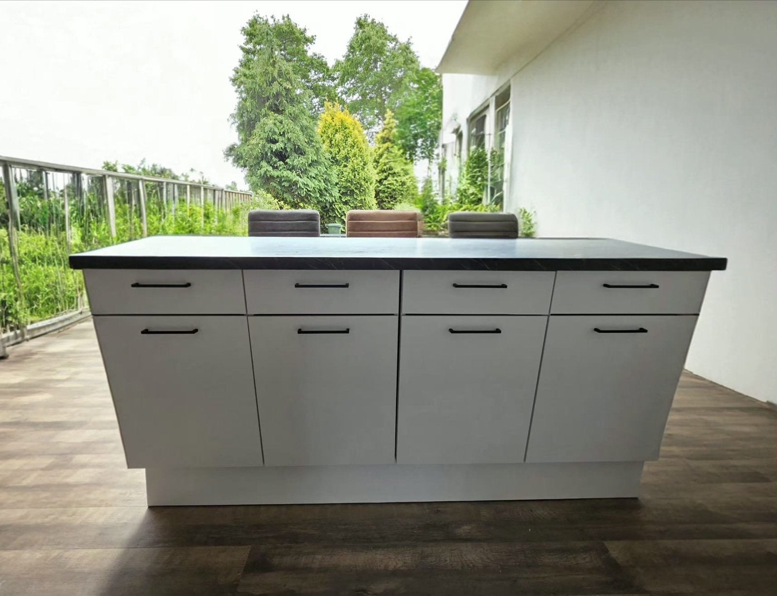 Modern Keukeneiland met Werkblad, eetbar en Opbergruimte, Ophalen, Wit, Overige typen, Zo goed als nieuw