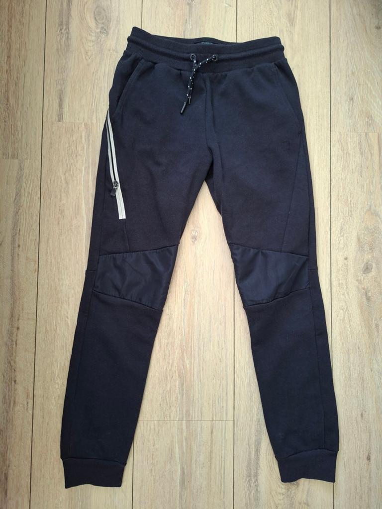 Donkerblauwe joggingbroek - maat 152 (Primark), Kinderen en Baby's, Kinderkleding | Maat 152, Broek, Ophalen of Verzenden, Zo goed als nieuw