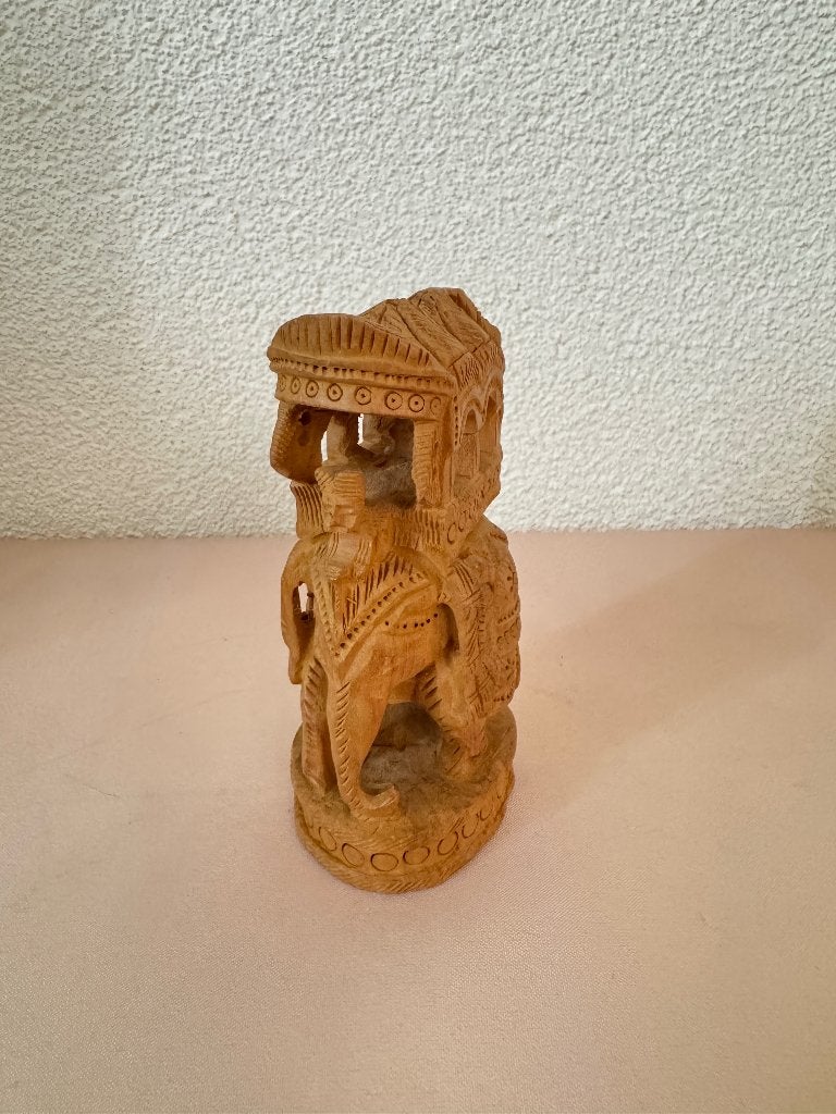 Houten olifant beeldje met rijder handgemaakt, Antiek en Kunst, Hout, India, Ophalen of Verzenden, Gesneden