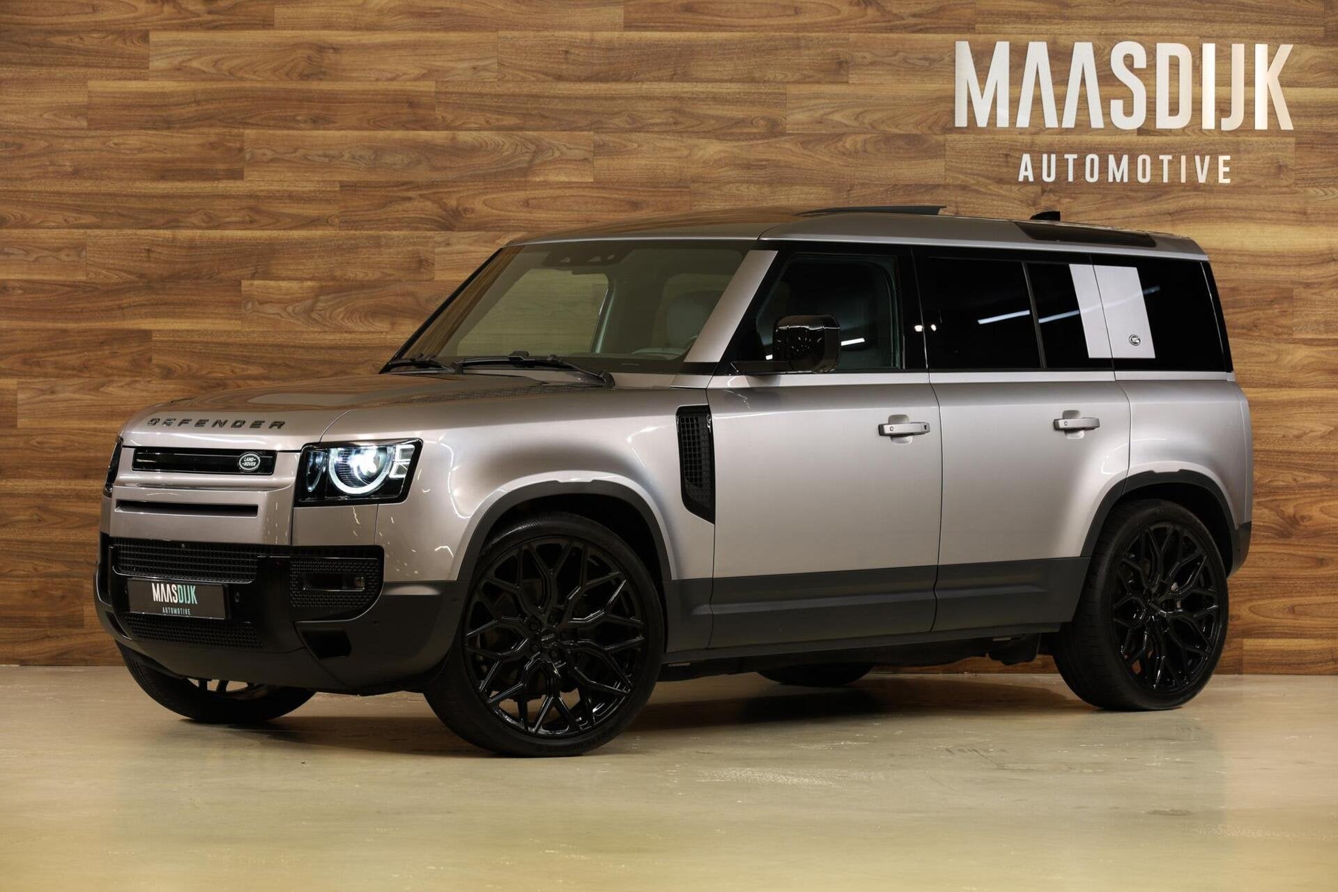Land Rover Defender 3.0 V6 P400 110 HSE|24'' Vossen|Pano|ACC, Automaat, Dealer onderhouden, Gebruikt, 2245 kg