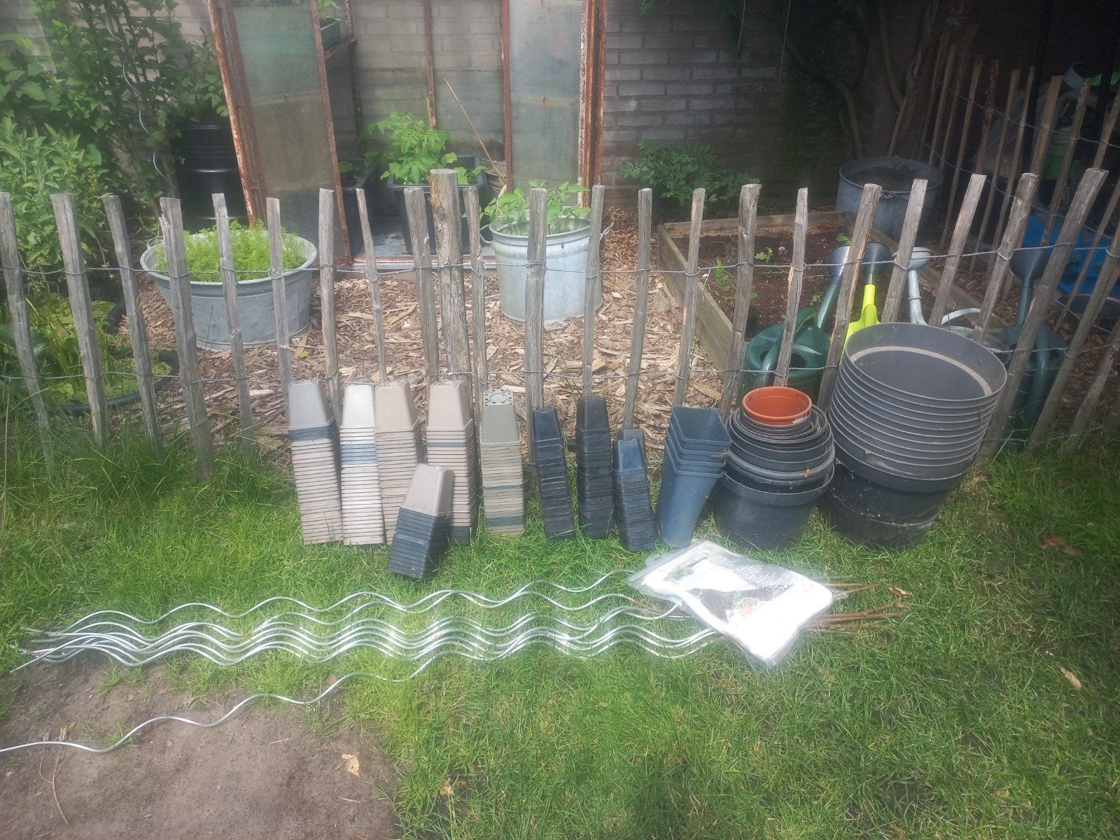 10 tomatenspiralen en +250 kweekpotten, Tuin en Terras, Kweekspullen, Ophalen, Gebruikt, Overige typen