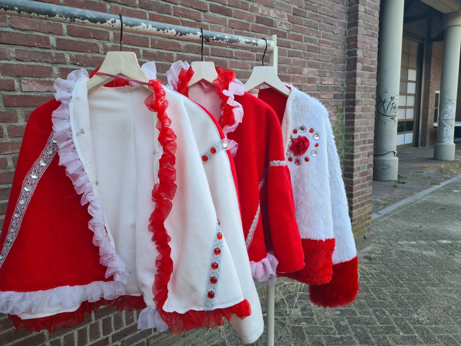 3x Carnaval Cape - Beide Zijden Draagbaar - Gebruikt, Ophalen of Verzenden, Gedragen, Carnaval, Kleding