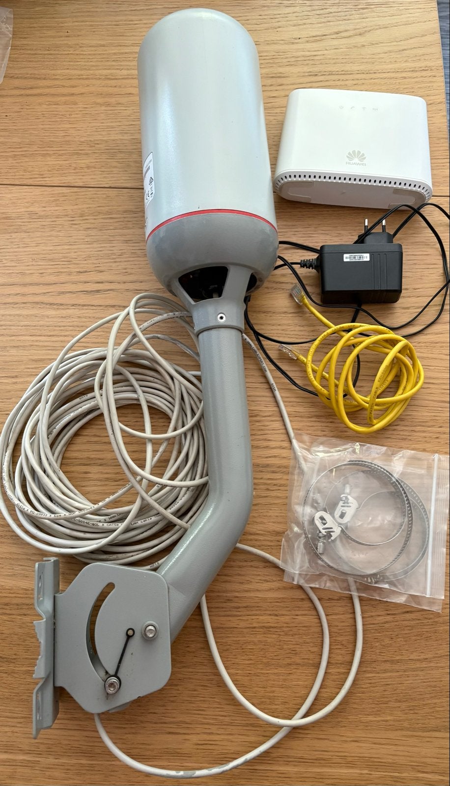 Huawei LTE B2368-66 Buitenantenne met Router en Accessoires, Ophalen of Verzenden, Zo goed als nieuw