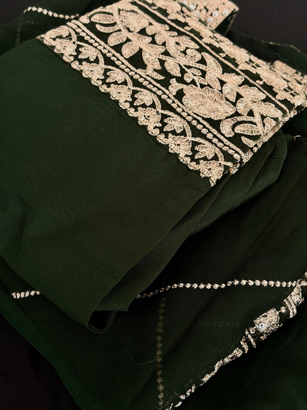 Donkergroene 3pc Anarkali met Gouden Borduursels + Dupatta, Maat 38/40 (M), Galajurk, Verzenden, Nieuw