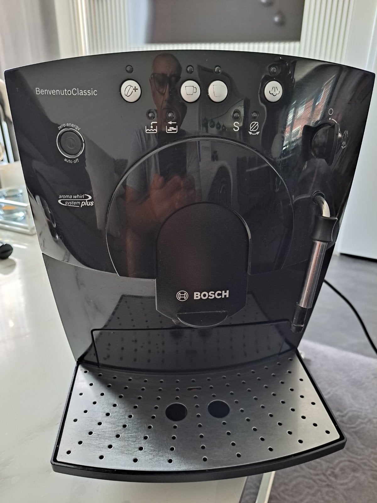 Bosch bonnen koffie machiene, Witgoed en Apparatuur, Koffiezetapparaten, Ophalen of Verzenden, Zo goed als nieuw, Koffiemachine