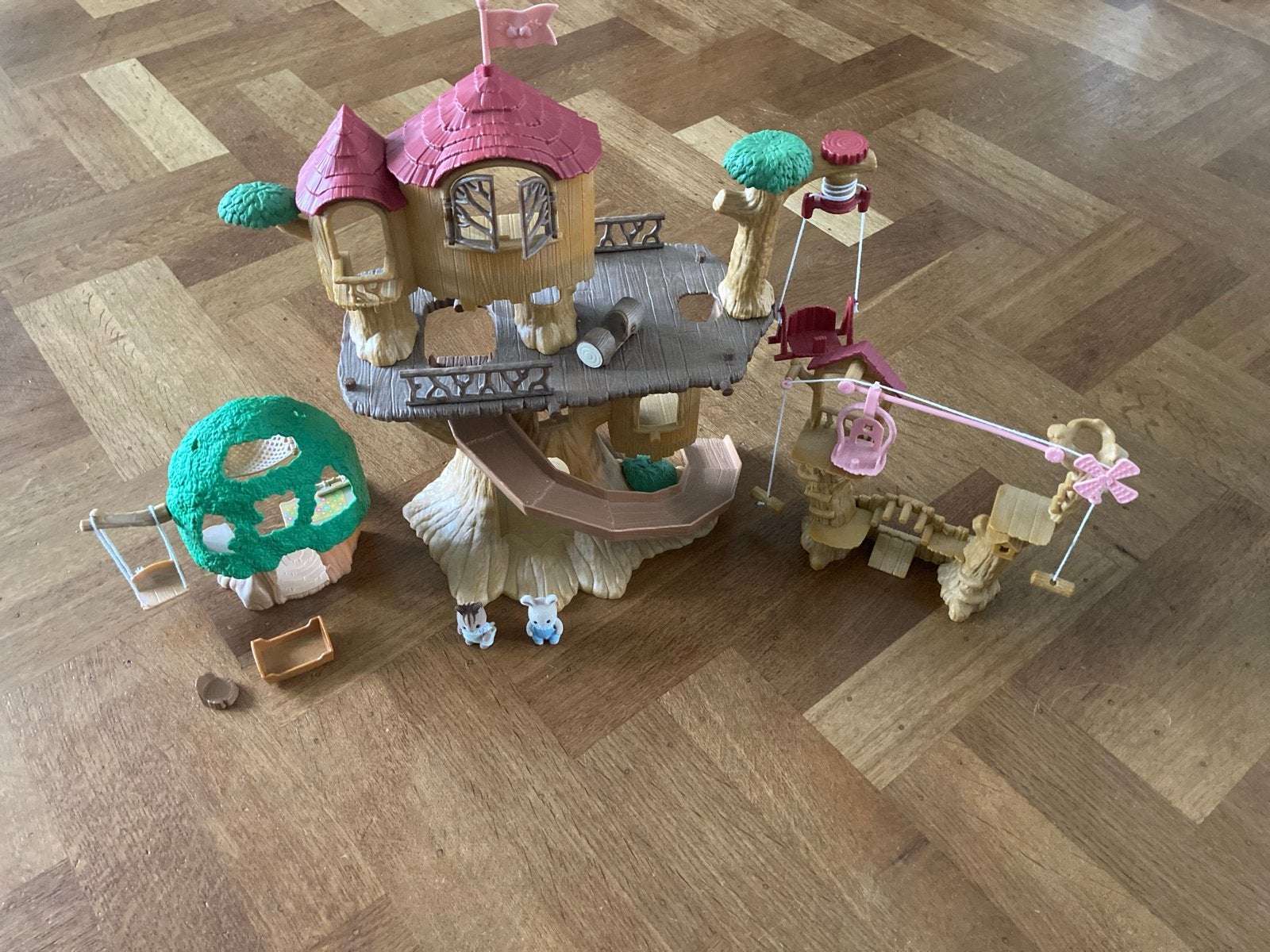 Sylvanian Families Boomhut Avontuur Set met Poppetjes, Ophalen of Verzenden, Gebruikt, Jongen of Meisje