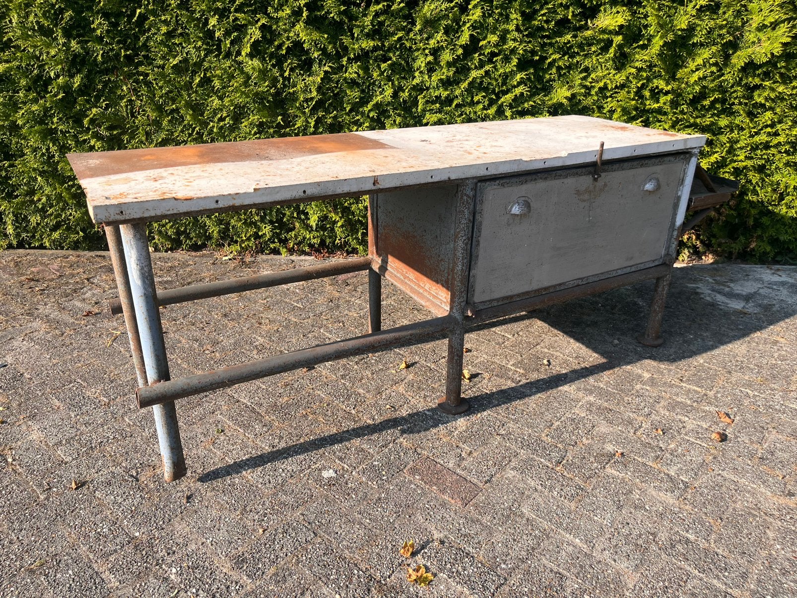 Stalen werkbank met opberg kast., Doe-het-zelf en Verbouw, Werkbanken, Ophalen, Gebruikt, 170 cm of meer