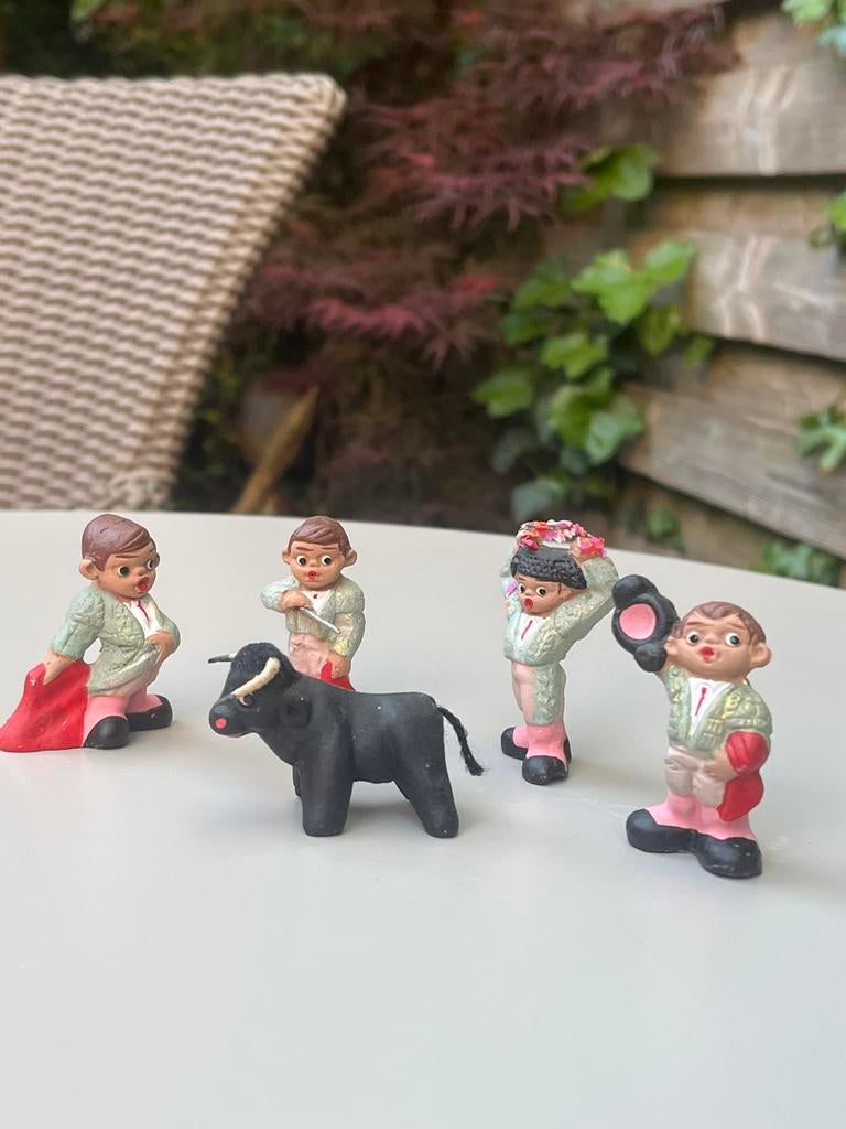 Vintage Spaanse klei beeldjes - Stierenvechters en stier, Ophalen of Verzenden, Gebruikt, Mens