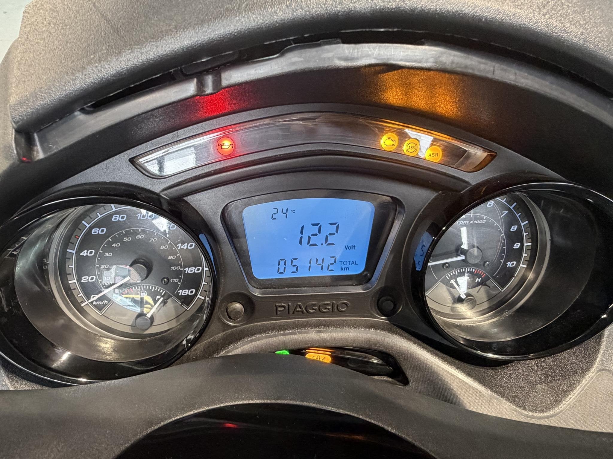 Piaggio 300 MP3 HPE SCHADE weinig gereden!, Scooter, Bedrijf, Piaggio Vespa B.V., Minervum 7272
4817 ZM  Breda, NL