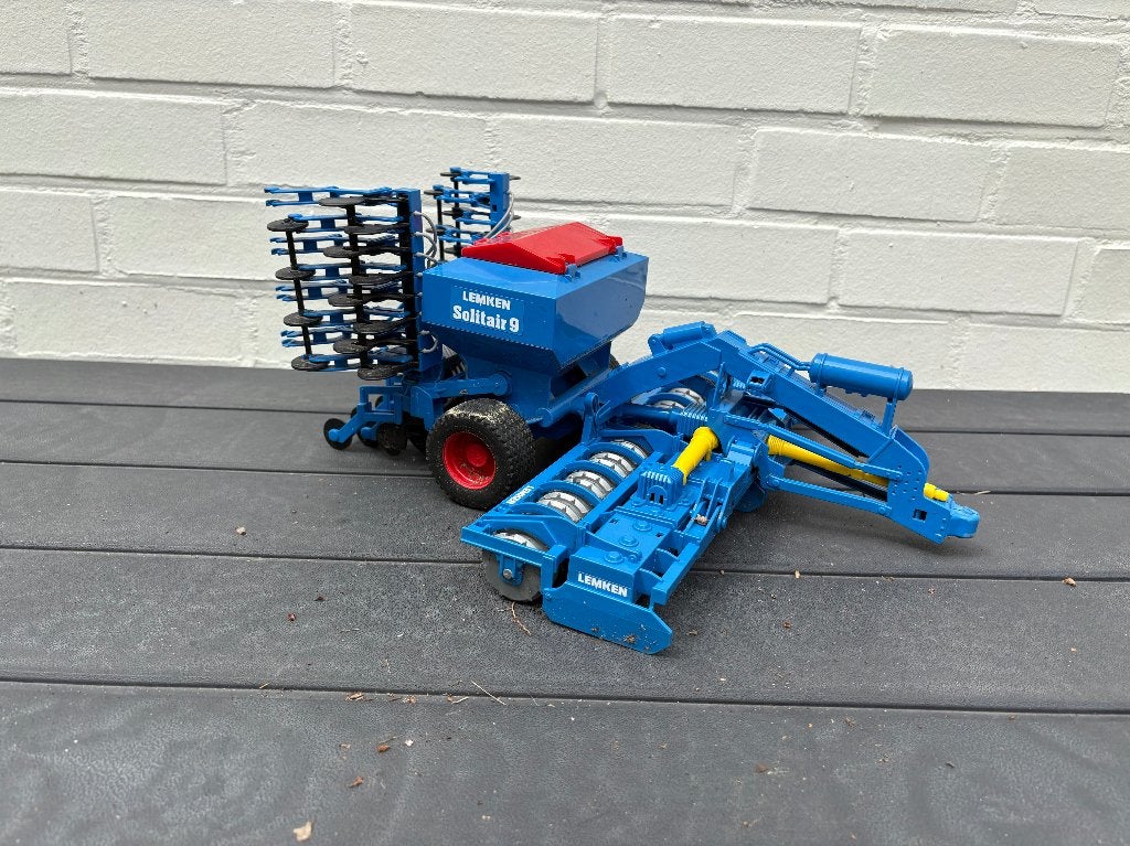 Bruder Lemken Solitair 9 Zaaicombinatie – Schaal 1:16, Ophalen of Verzenden, Zo goed als nieuw
