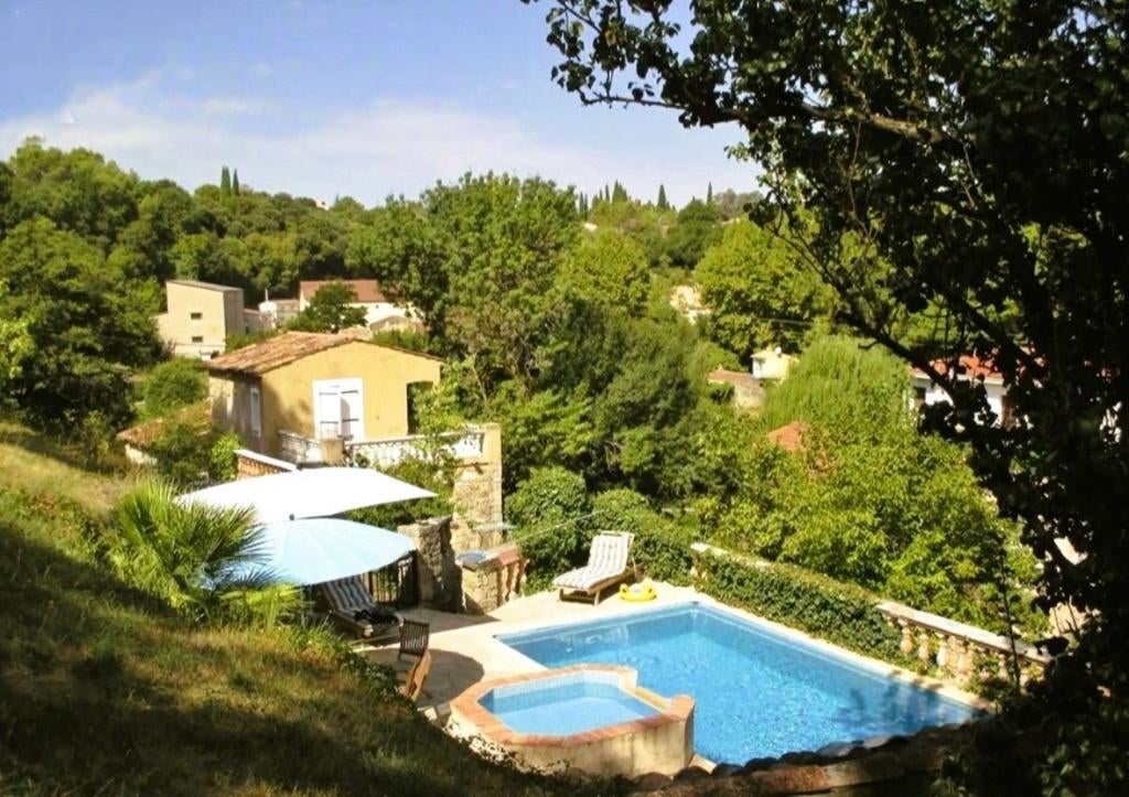 Nazomeren in hartje Provence - sfeervol huis 2-8 personen