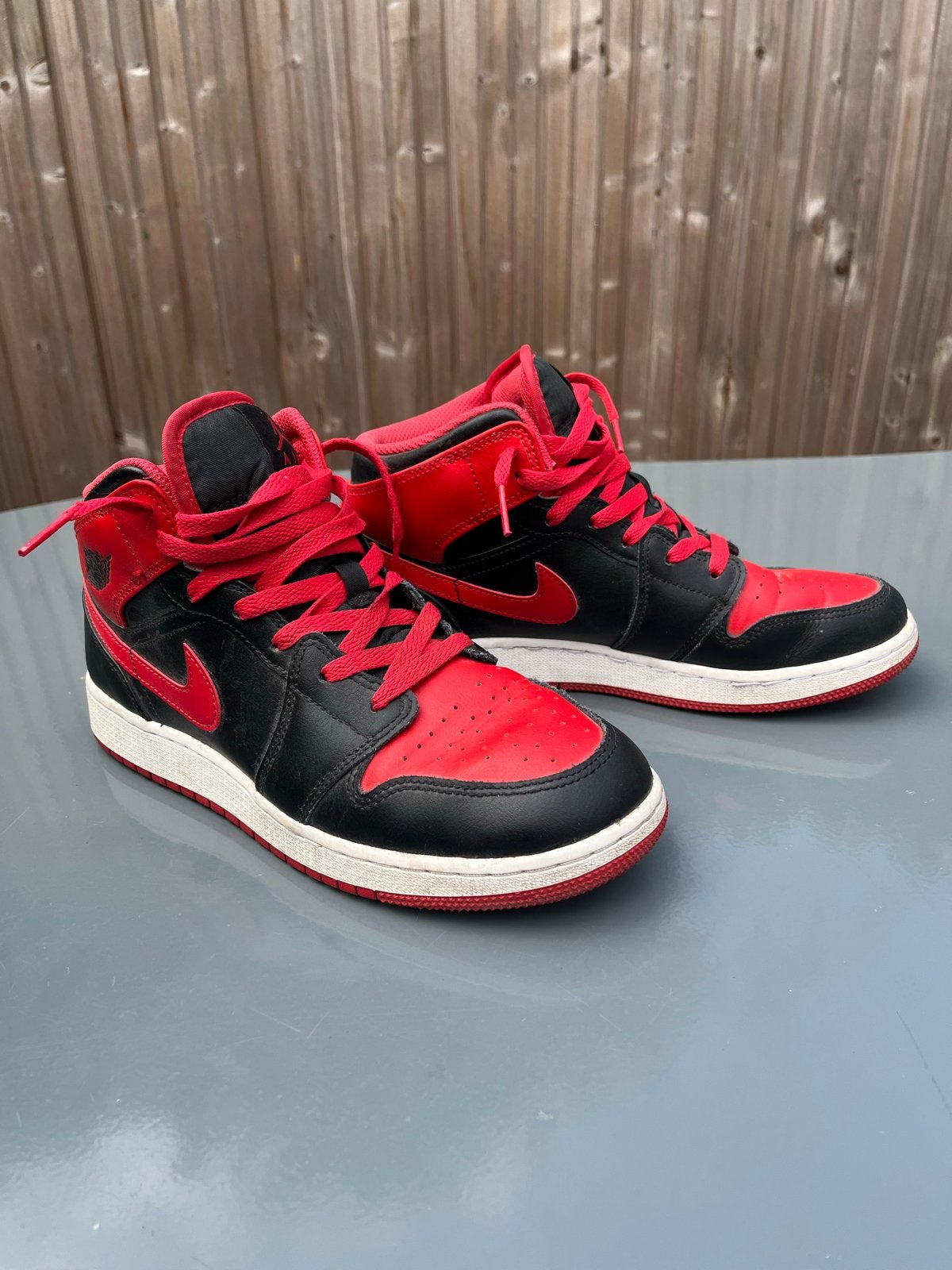 Nike Air Jordan 1 Mid - Rood/Zwart - Maat 40, Ophalen of Verzenden, Gedragen, Zwart, Sneakers of Gympen