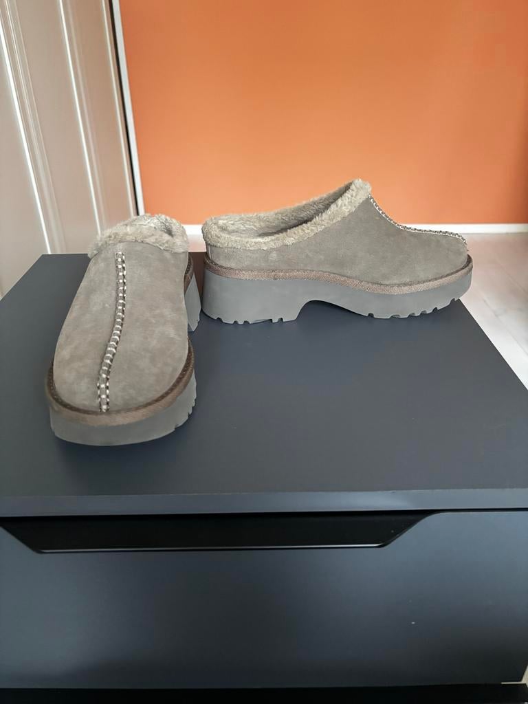 UGG klompen/schoenen Maat 41 - Zo goed als nieuw, Ophalen of Verzenden, Zo goed als nieuw, Grijs