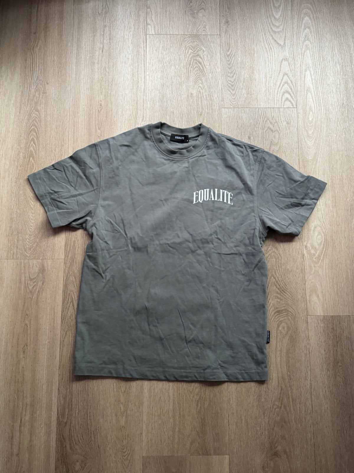 EQUALITÉ T-shirt Maat S - Zo goed als nieuw, Ophalen of Verzenden, Zo goed als nieuw, Maat 46 (S) of kleiner, Grijs