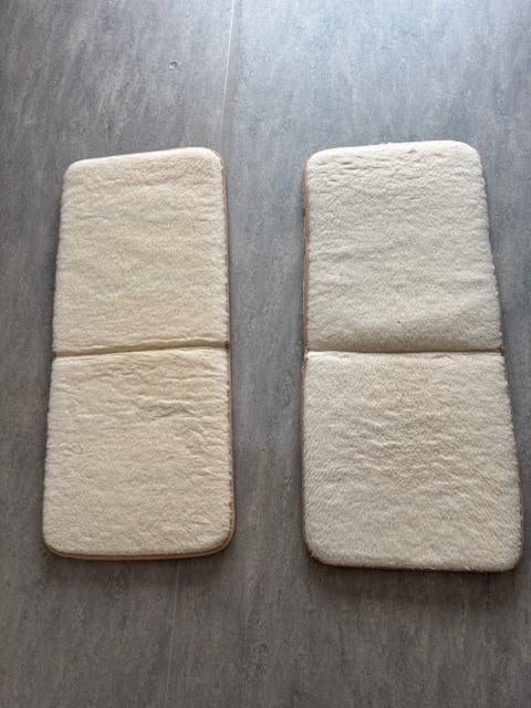 2 Magnetische wollen stoelkussens meer comfort bij pijn, Ophalen, Zo goed als nieuw