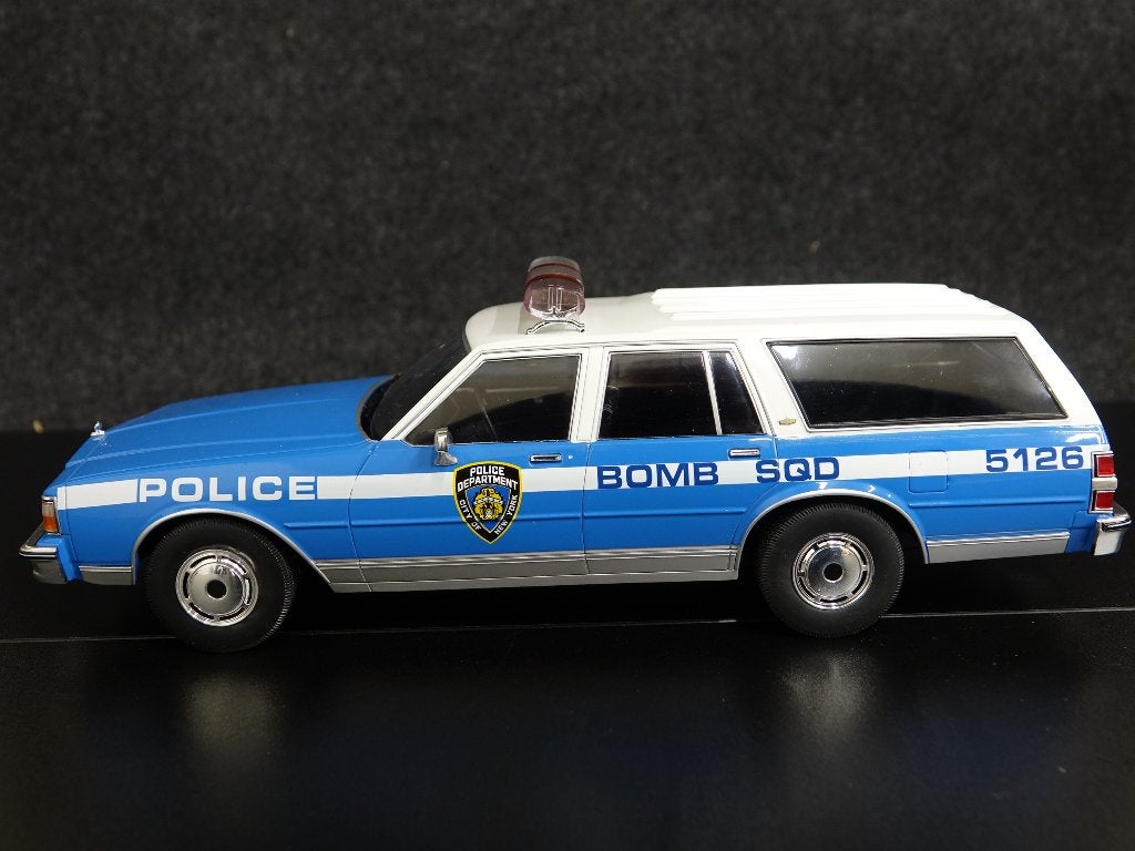 MCG 1:18 1985 Chevrolet Caprice Estate Wagon NYPD bomb squad, Overige merken, MCG, Auto, Nieuw