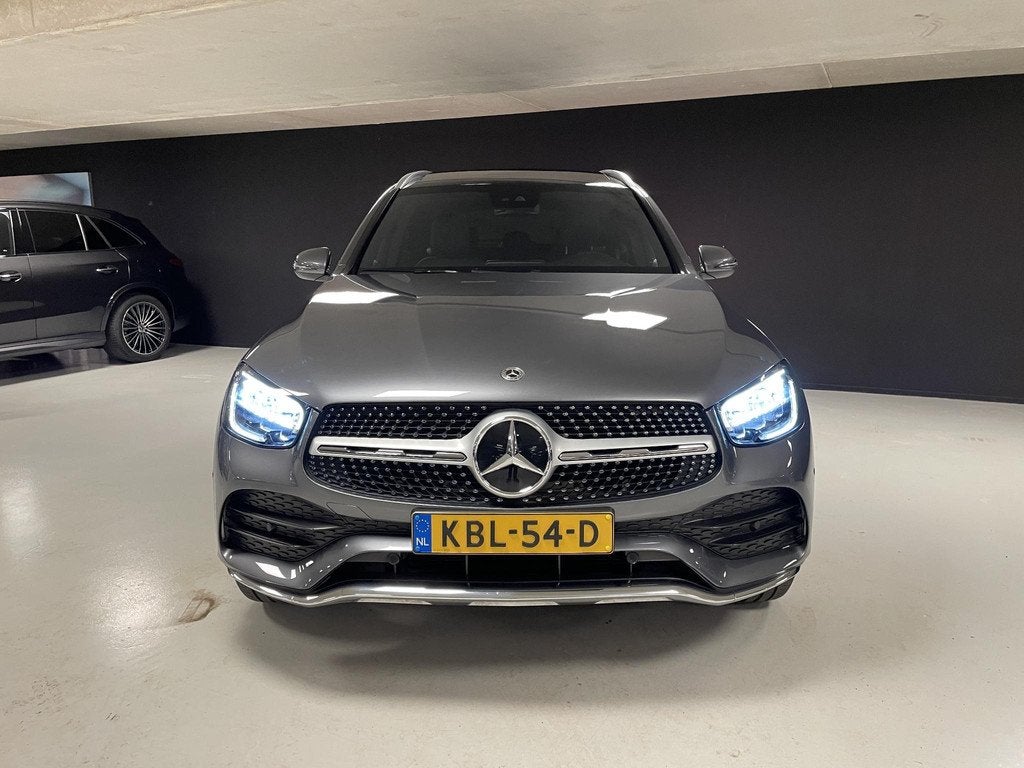 Mercedes-Benz GLC-klasse 300e 4MATIC AMG Line | Panoramadak, Auto's, Mercedes-Benz, Automaat, Gebruikt, 4 cilinders, 2000 kg