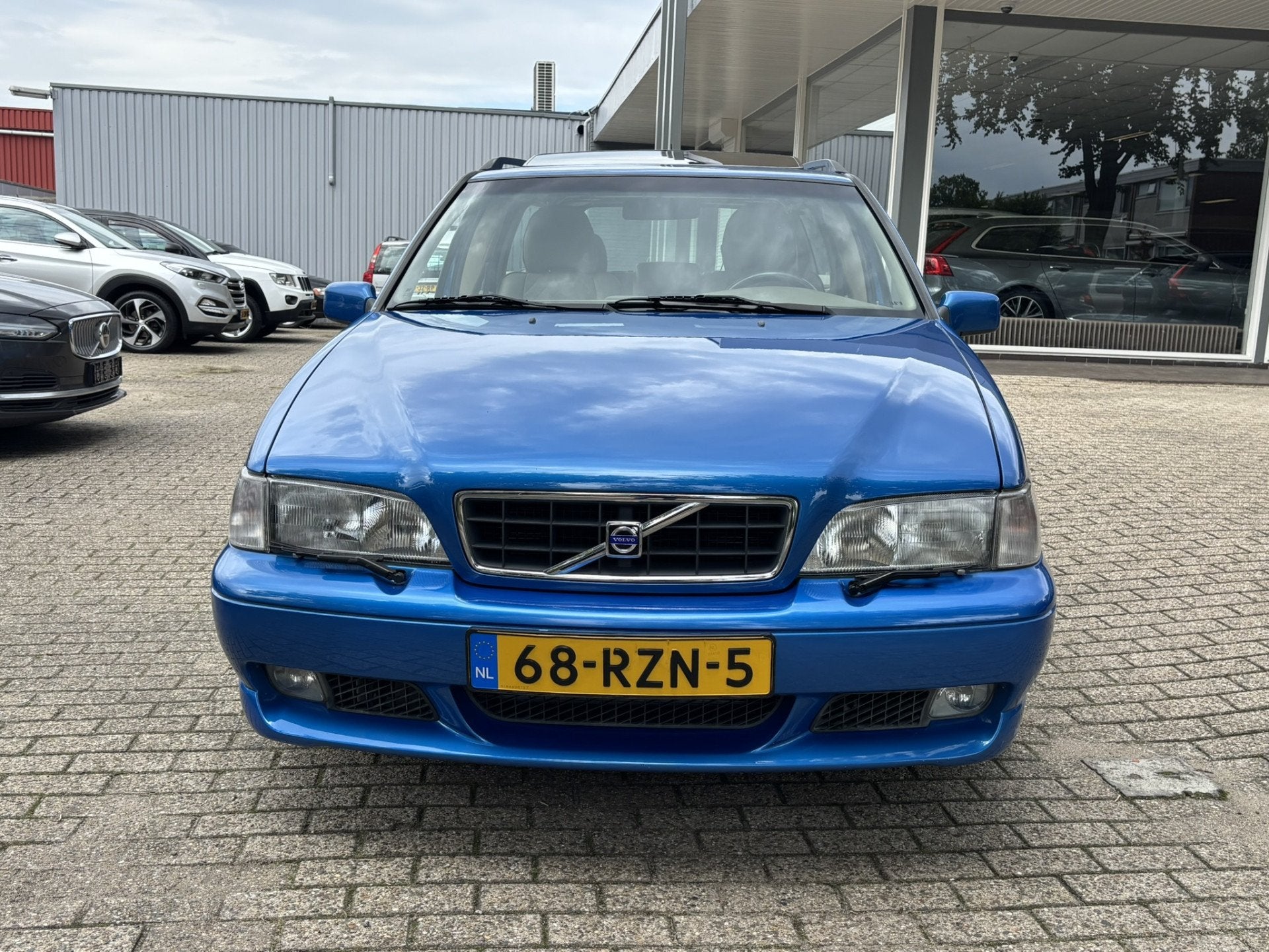 Volvo V70 2.4 R 265pk AWD LASER BLUE Schuifdak Family, foto 9
