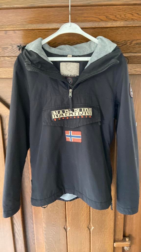 Napapijri xs tussenjas €25, Ophalen, Zo goed als nieuw, Maat 46 (S) of kleiner, Blauw