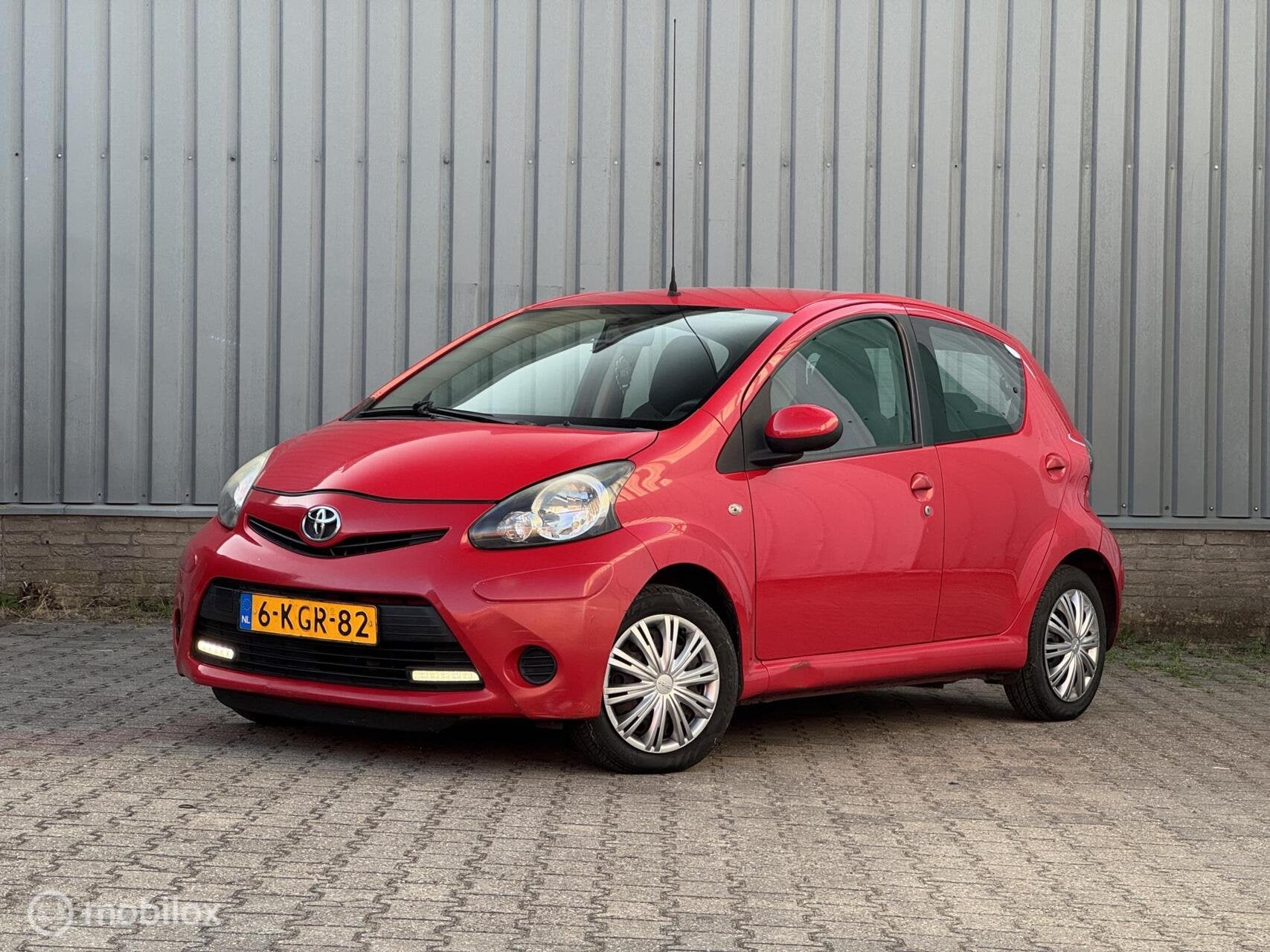 Toyota Aygo 1.0 VVT-i | Airco | JBL, Voorwielaandrijving, Euro 5, Stof, 4 stoelen