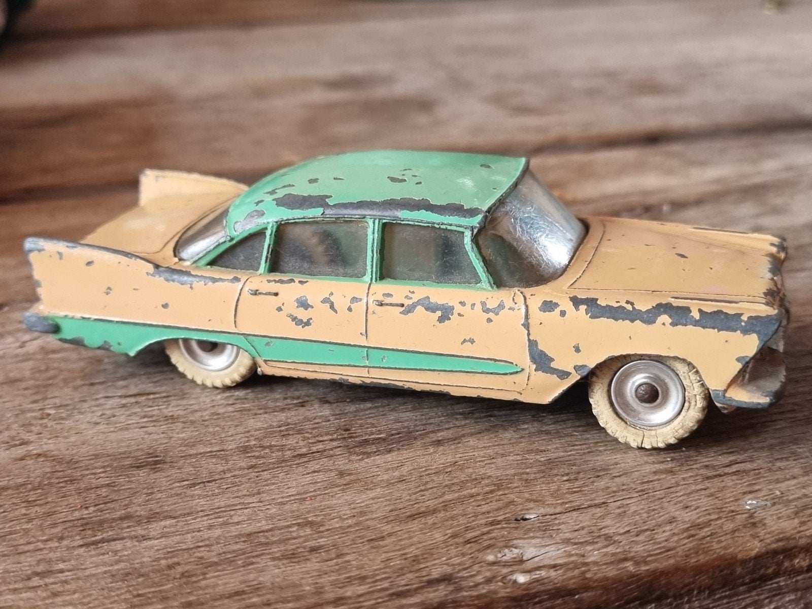 Vintage Dinky Toys Plymouth Plaza - Made in England, Ophalen of Verzenden, Gebruikt