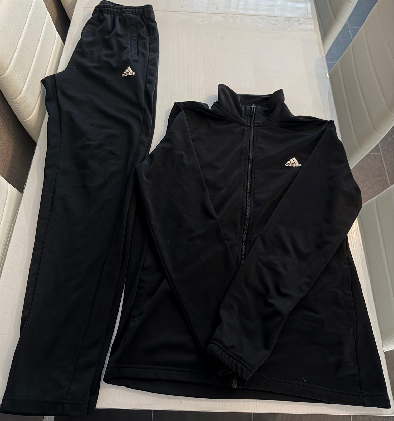 Jongens adidas trainingspak maat 164, Ophalen of Verzenden, Zo goed als nieuw, Jongen, Sport- of Zwemkleding