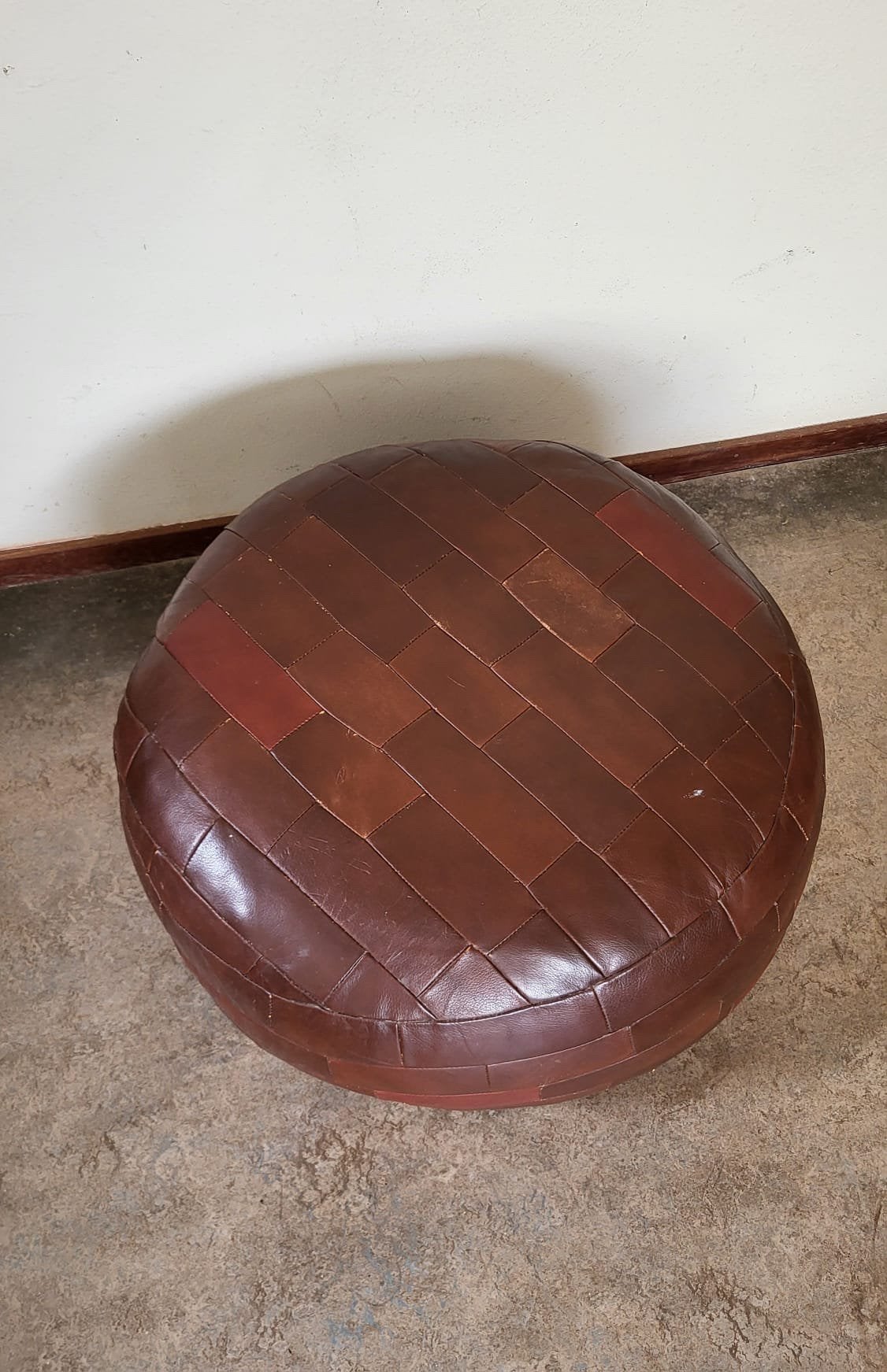 Vintage, grote leren poef, Huis en Inrichting, Ophalen, Gebruikt, Leer, 50 tot 75 cm