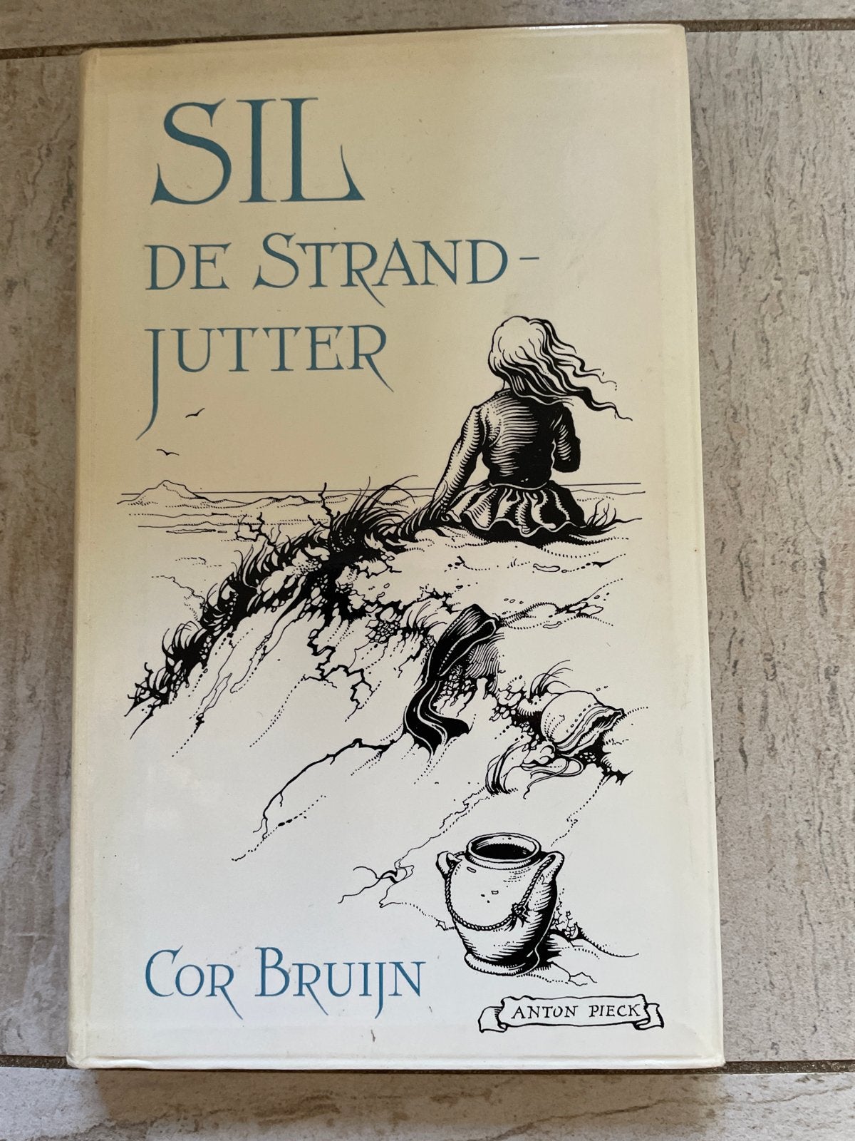 Sil de Strandjutter - Cor Bruijn (geïllustreerd door Anton P, Ophalen of Verzenden, Gelezen, Fictie algemeen