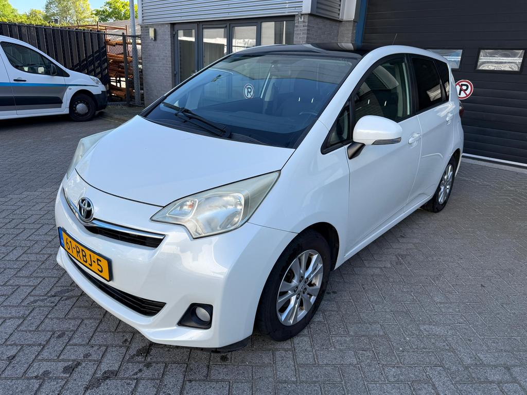 Toyota Verso-S, 1.3 VVT-i Aspiration | Pano, Camera,  Clima, Auto's, Toyota, Voorwielaandrijving, Euro 5, Zwart, 4 cilinders