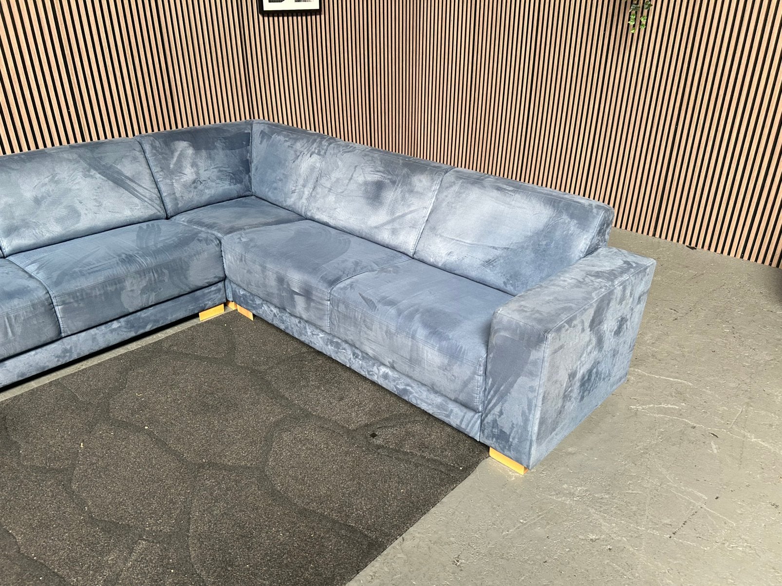 GRATIS LEVERING VELVET HOEKBANK 260X260 GEREINIGD, 250 tot 300 cm, Velvet blauw, Hoekbank, Ophalen of Verzenden