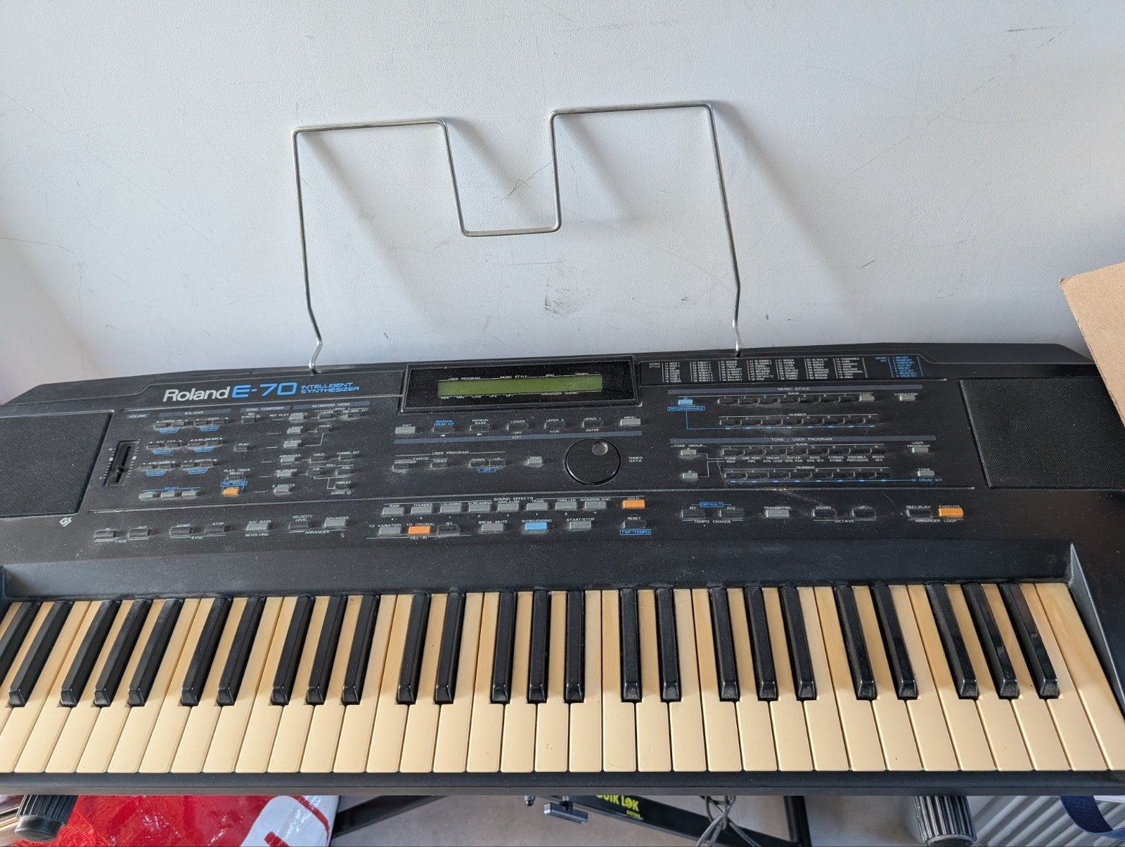 Roland E70 met standaard originele Roland boeken, Ophalen, 61 toetsen, Roland, Met standaard