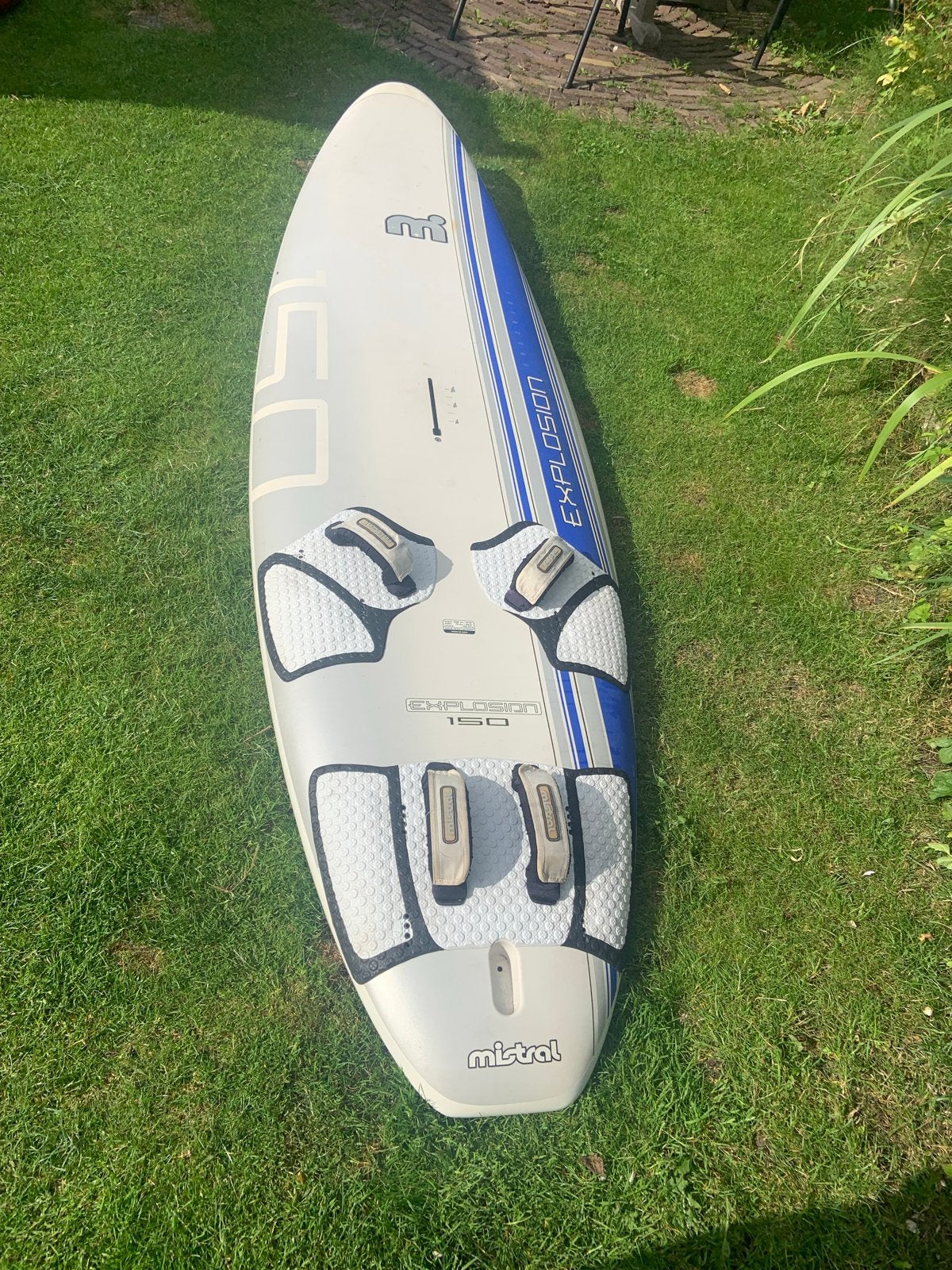 Complete windsurfset: Mistral Explosion 150 met 3 zeilen, Ophalen, Gebruikt, 6.5 m² tot 8 m², Met vin(nen)