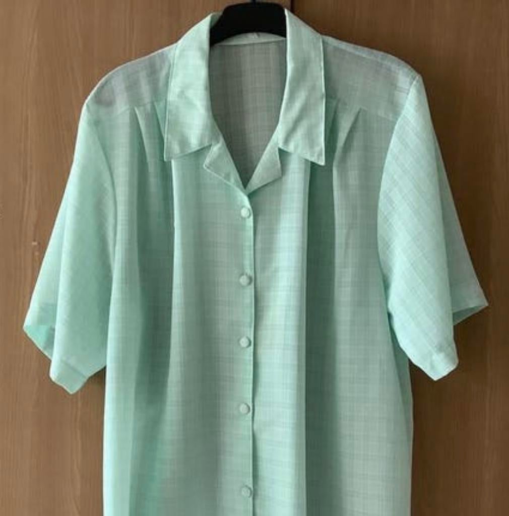 Prachtige blouse XXL met gestoffeerde knoopjes en zijsplitte, Ophalen of Verzenden, Nieuw, Maat 46/48 (XL) of groter, Groen