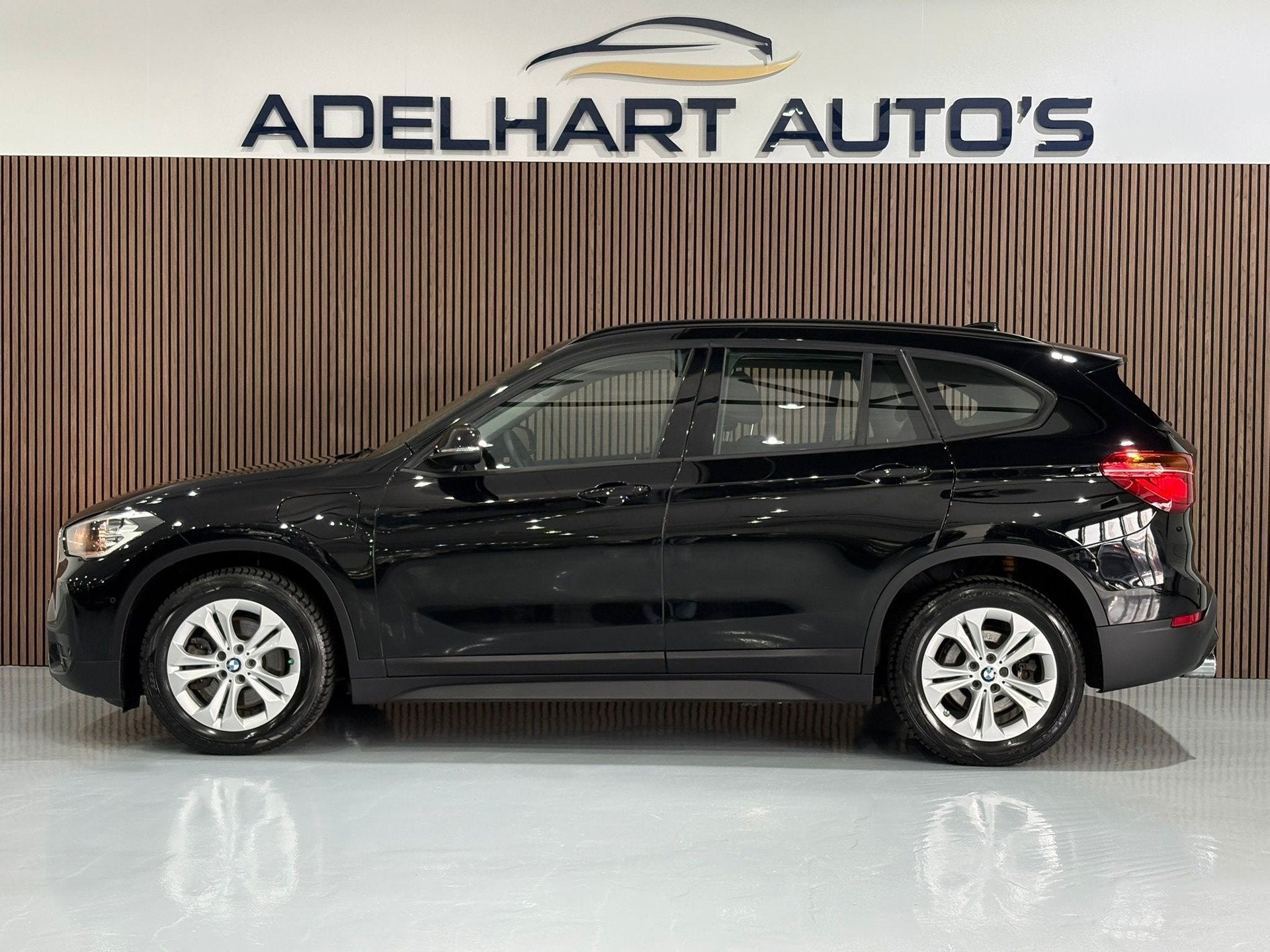 BMW X1 XDrive25e Executive Automaat / Navigatie full map / C, Auto's, Gebruikt, Zwart, Vierwielaandrijving, Hybride Elektrisch/Benzine
