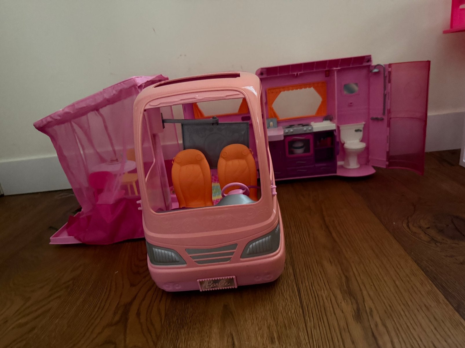 Grote Barbie set | Huis + Glam Camper + poppen, Kinderen en Baby's, Ophalen, Zo goed als nieuw, Toebehoren