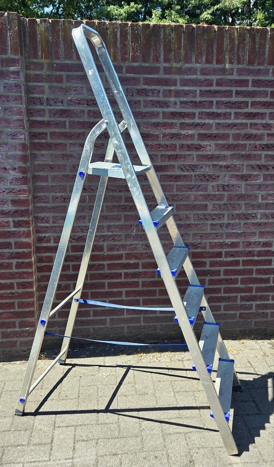 Gebruikte zes 6 treeds / treden aluminium huishoudtrap, Gebruikt, Trap, Ophalen of Verzenden, Opvouwbaar of Inschuifbaar