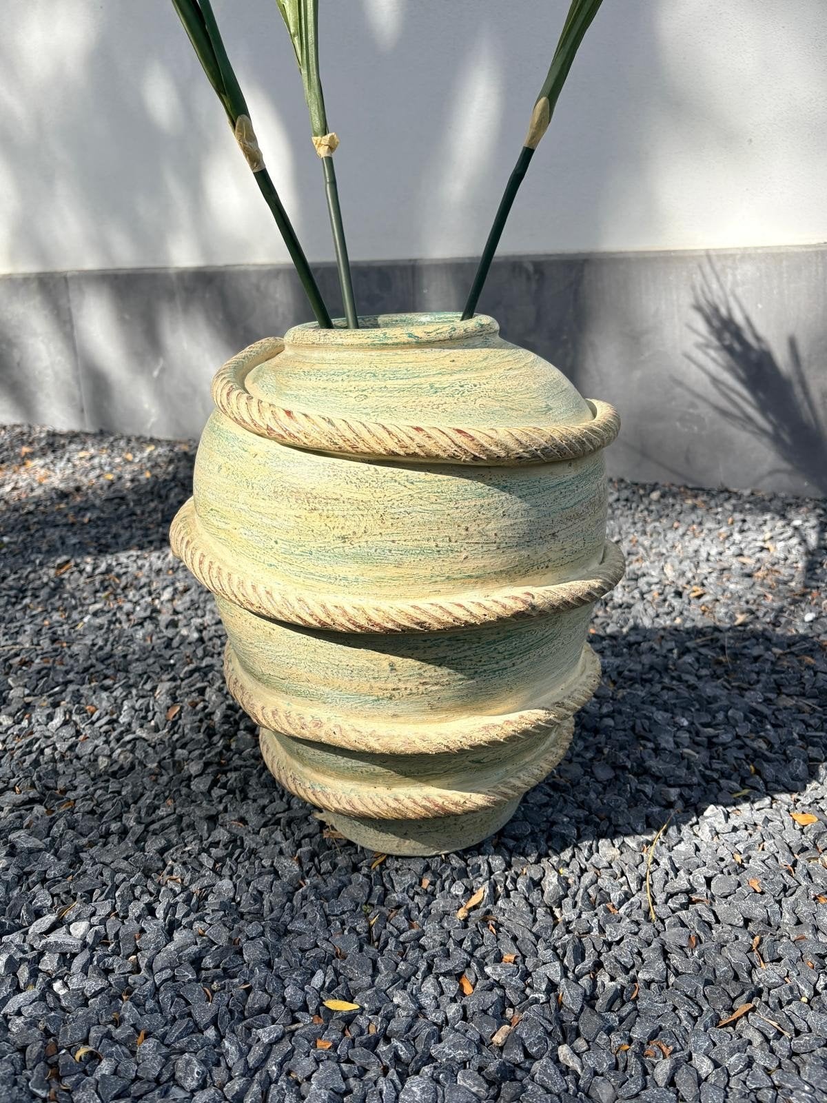 Sierlijke Terra Cotta Bloempot, Lichtgekleurd met Touwmotief, Tuin en Terras, Ophalen of Verzenden, Nieuw, Overige materialen